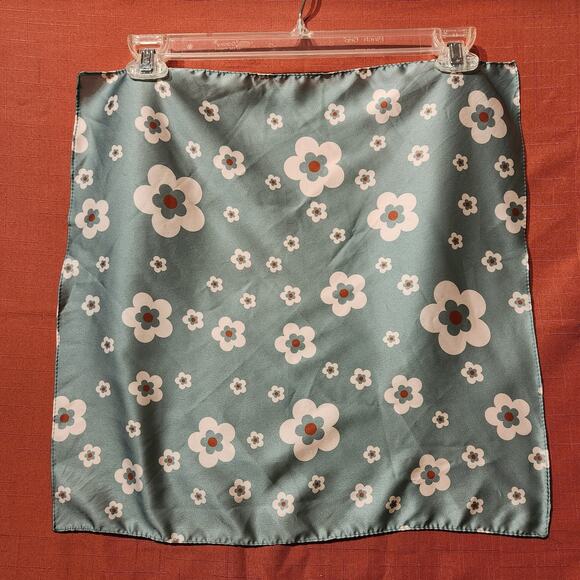 Satin Floral Men’s Pocket Square Handkerchief Green & White 19in x 19in - Picture 1 of 5